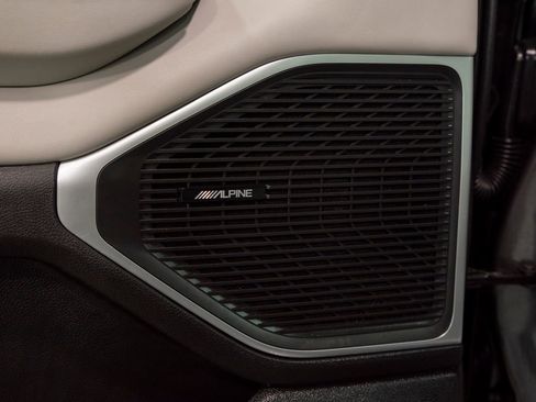 Used 2023 Jeep Wagoneer L Series II image 8