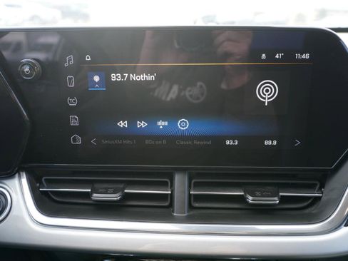 Used 2025 Chevrolet Trax LT w/ LT Convenience Package image 16