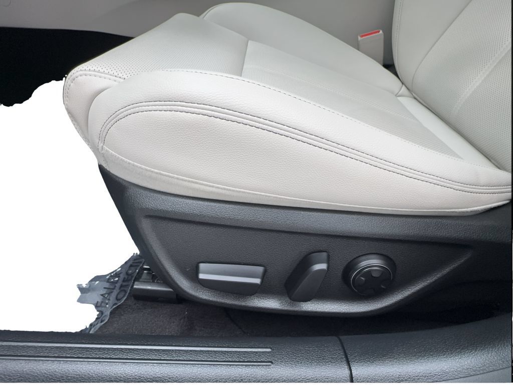 Used 2025 Genesis G70 2.5T RWD image 20