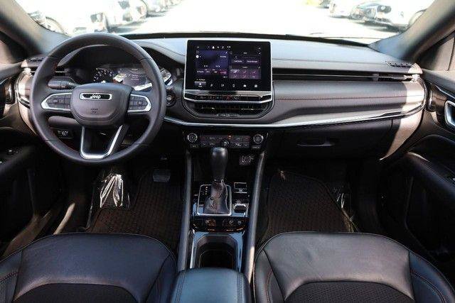 Used 2025 Jeep Compass Trailhawk AWD/4WD image 22