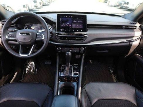 Used 2025 Jeep Compass Trailhawk AWD/4WD image 22