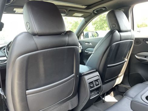 Used 2021 Cadillac XT4 Premium Luxury w/ Cold Weather Package AWD/4WD image 20