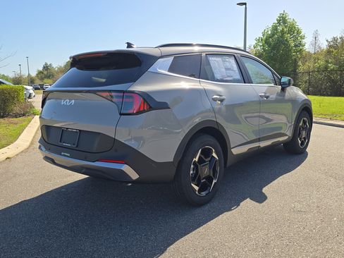 New 2026 Kia Sportage EX w/ EX Panorama Roof Package FWD image 8