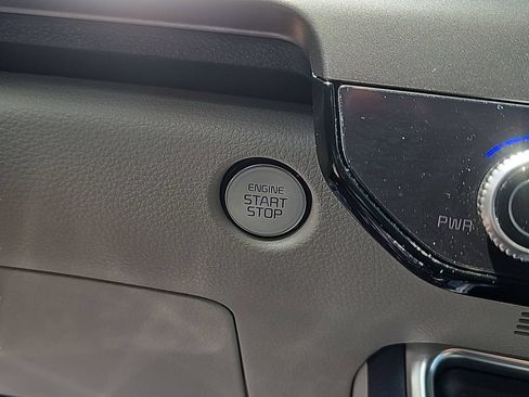 Certified 2026 Kia Carnival SX w/ SX Dark Edition Package FWD image 25