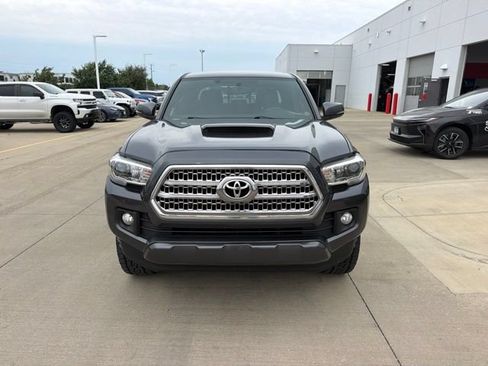 Used 2016 Toyota Tacoma TRD Sport w/ Towing Package AWD/4WD image 2