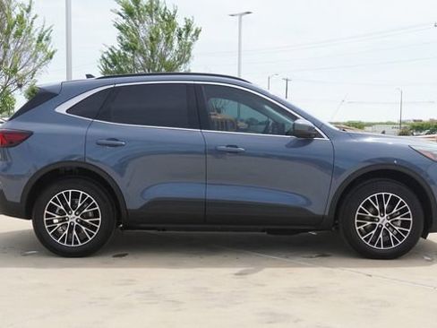 Used 2025 Ford Escape SE FWD image 10