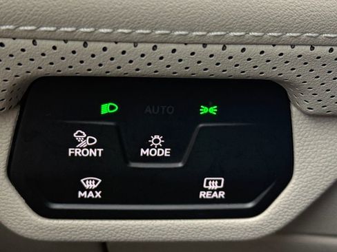 Used 2025 Volkswagen Atlas SEL AWD/4WD image 28