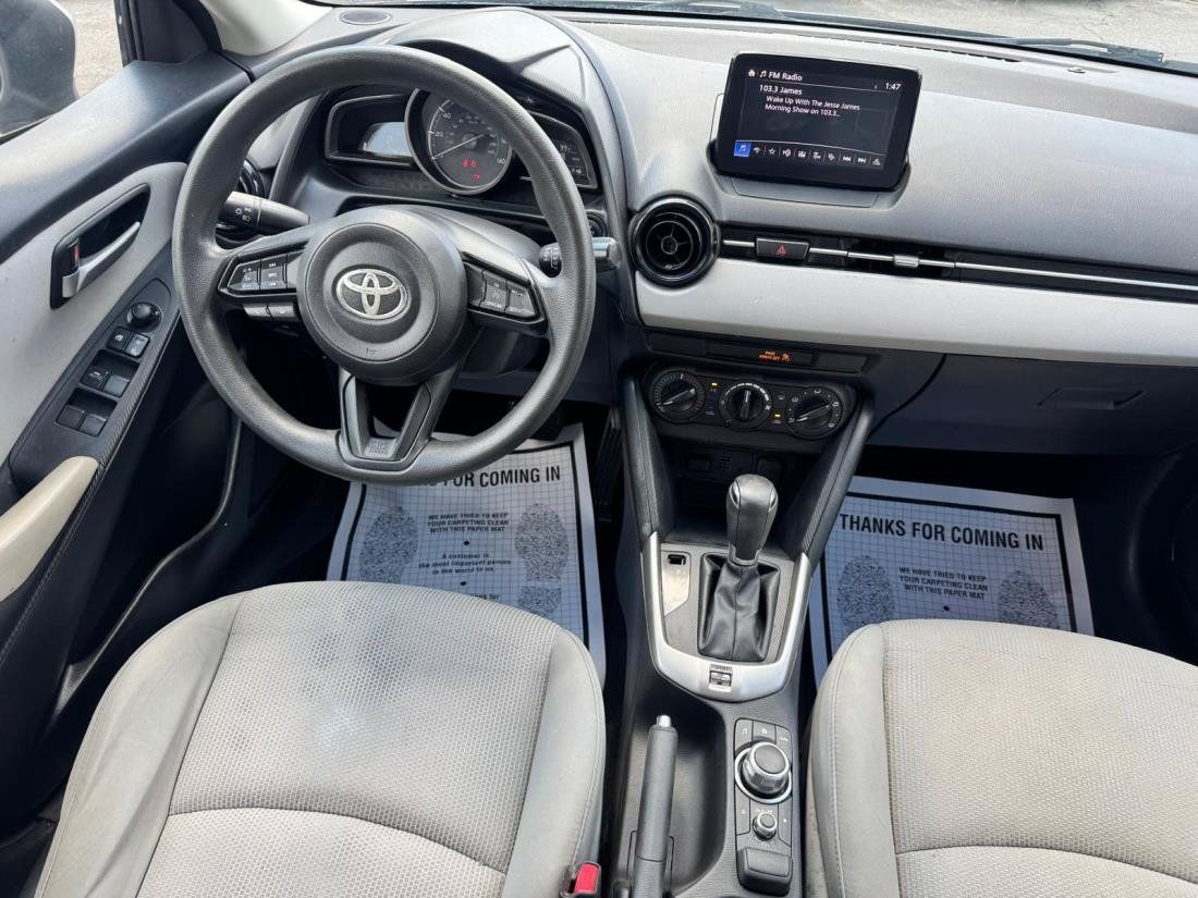 Used 2019 Toyota Yaris L FWD image 10