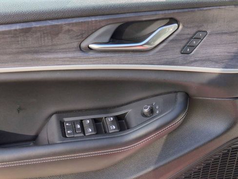 Used 2024 Jeep Grand Cherokee Limited image 38