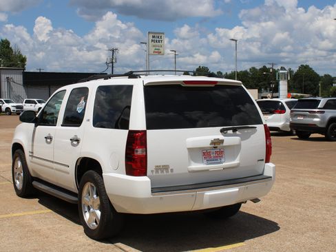 Used 2010 Chevrolet Tahoe LTZ RWD image 9