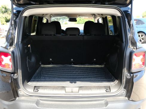Used 2019 Jeep Renegade Trailhawk AWD/4WD image 13