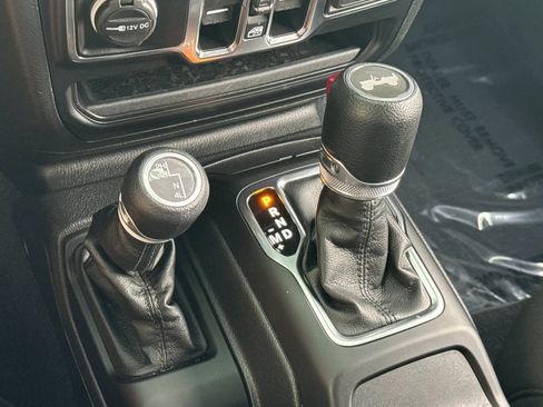 Used 2023 Jeep Wrangler Unlimited Sport AWD/4WD image 18