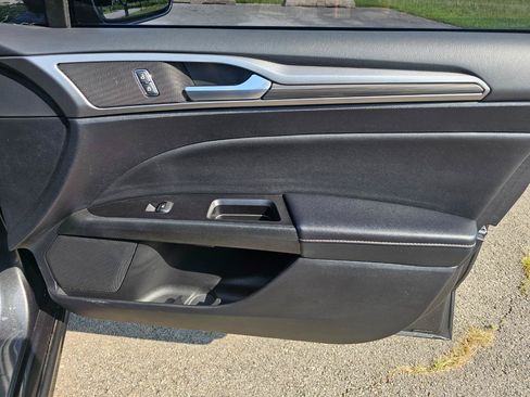 Used 2019 Ford Fusion SEL FWD image 15