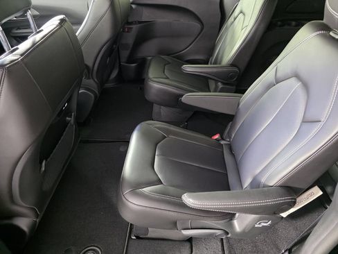 New 2026 Chrysler Pacifica Select w/ S Appearance Package FWD image 14