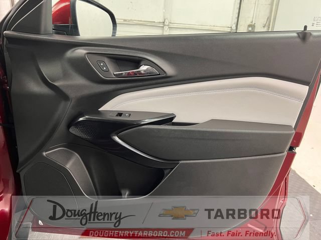 Used 2025 Chevrolet Trax LT w/ LT Convenience Package FWD image 37