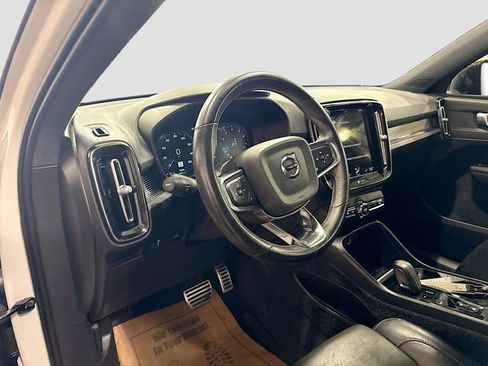 Used 2021 Volvo XC40 T5 R-Design w/ Climate Package image 10