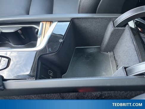 Used 2021 Volvo XC90 T6 Momentum w/ Advanced Package image 37