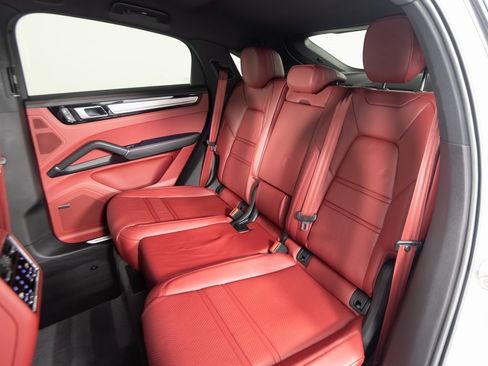 Certified 2023 Porsche Cayenne Platinum Edition image 36