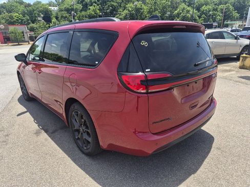 Used 2025 Chrysler Pacifica Limited FWD image 4