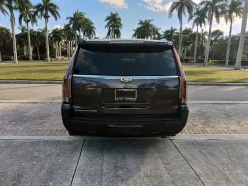 Used 2016 Cadillac Escalade Luxury AWD/4WD image 17