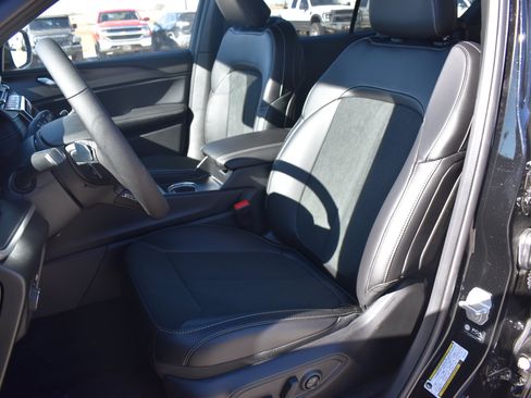 New 2025 Jeep Grand Cherokee L Altitude image 13