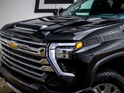 Used 2025 Chevrolet Silverado 2500 High Country w/ High Country Premium Package image 24