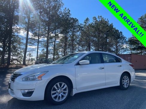 Used 2014 Nissan Altima 2.5 S w/ Display Audio Package image 6