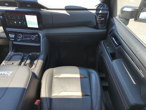 Used 2025 GMC Sierra 2500 AT4 w/ AT4 Premium Plus Package AWD/4WD image 15