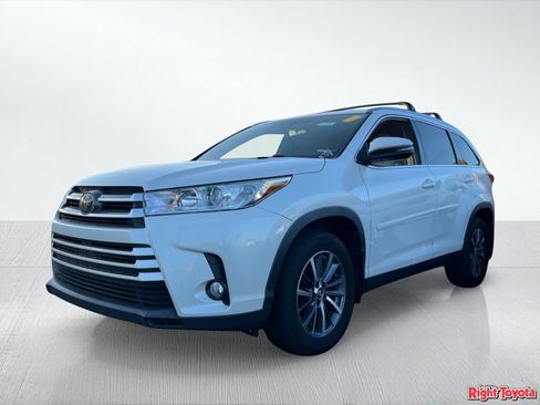 Used 2019 Toyota Highlander XLE AWD/4WD image 2