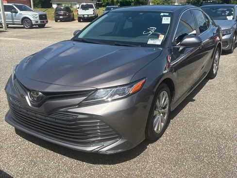 Used 2019 Toyota Camry LE FWD image 1