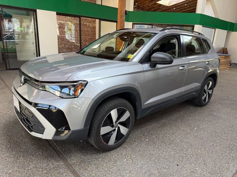 Used 2025 Volkswagen Taos S AWD/4WD image 1