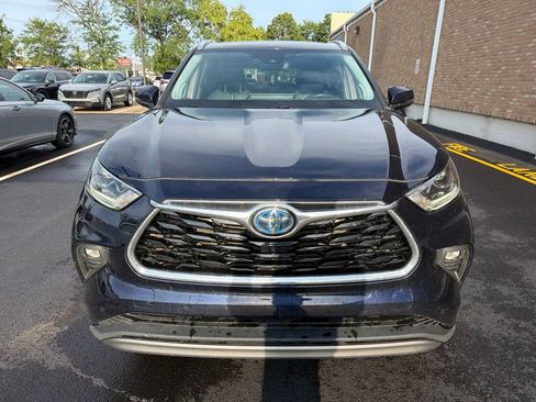 Used 2022 Toyota Highlander Platinum AWD/4WD image 2