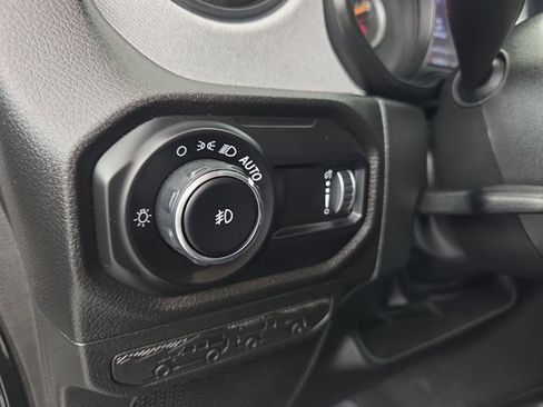 Used 2025 Jeep Wrangler Willys image 37