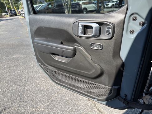 Used 2024 Jeep Wrangler Unlimited Sport AWD/4WD image 14