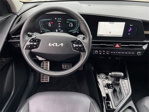 Used 2024 Kia Niro SX Touring image 11