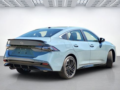 New 2026 Nissan Sentra SR w/ Floor Mat Package FWD image 4