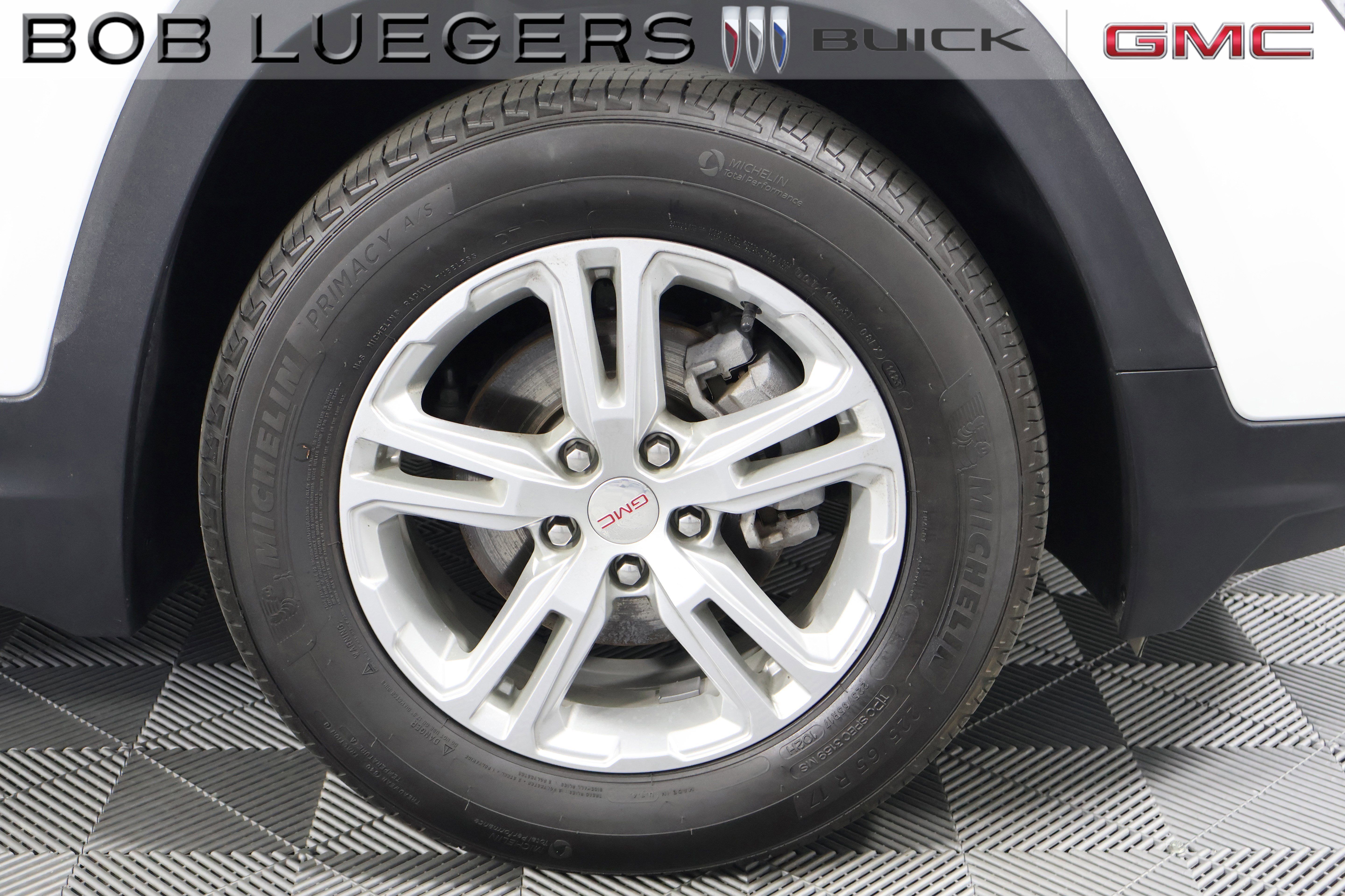Certified 2024 GMC Terrain SLE w/ Driver Convenience Package FWD image 3