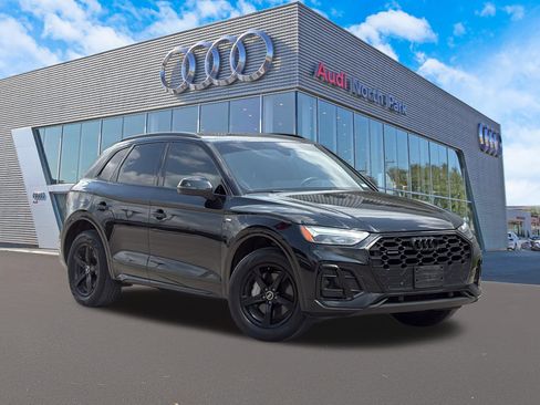 Used 2024 Audi Q5 2.0T Premium w/ Summer of Audi Package AWD/4WD image 1