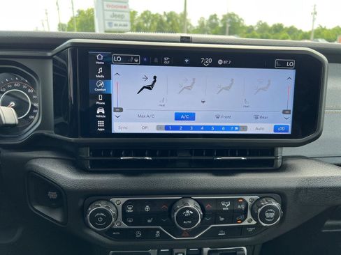Used 2025 Jeep Wrangler Unlimited Sport AWD/4WD image 22