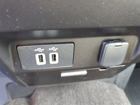 Used 2018 Ford F150 XLT w/ Equipment Group 302A Luxury image 31