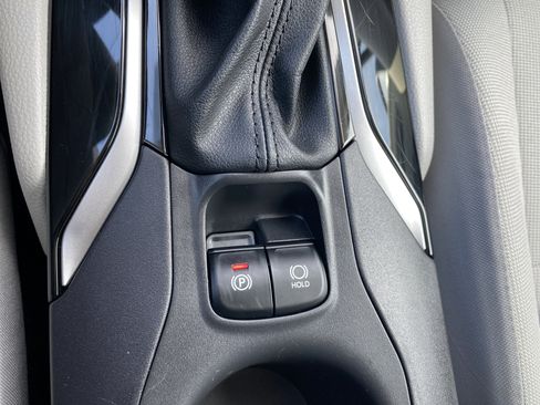 Used 2025 Toyota Corolla Cross L AWD/4WD image 31