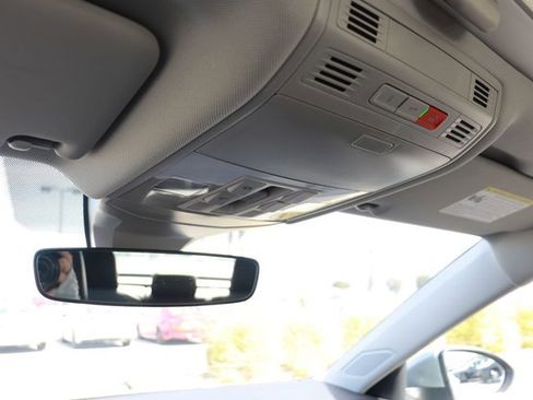 Used 2025 Volkswagen Jetta SE image 22