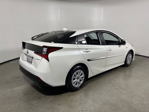 Certified 2019 Toyota Prius LE w/ Carpet Mat Package FWD image 3