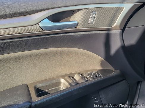 Used 2020 Ford Fusion SE image 15