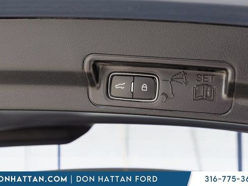 Used 2021 Ford Explorer XLT AWD/4WD image 28