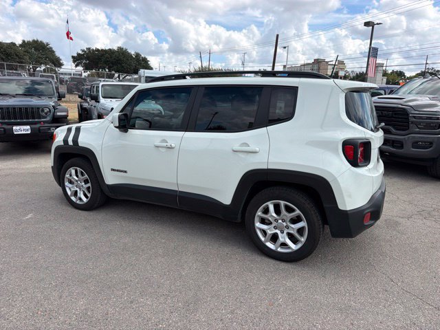 Used 2018 Jeep Renegade Latitude w/ Popular Equipment Group FWD image 4