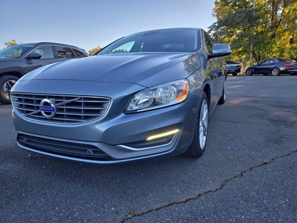Used 2017 Volvo S60 T5 Inscription FWD image 2