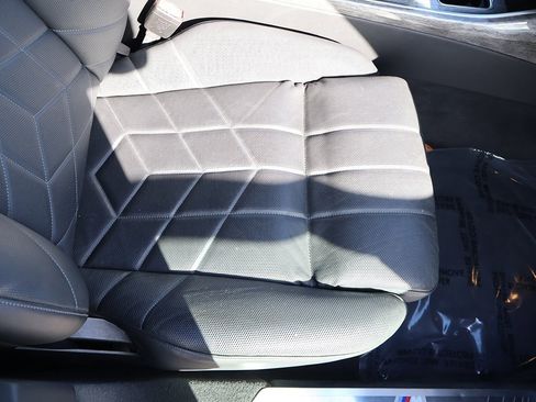 Used 2025 BMW 740i image 36