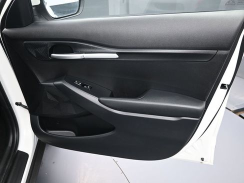 Certified 2025 Kia Seltos LX image 34