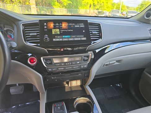 Used 2019 Honda Pilot Touring image 22